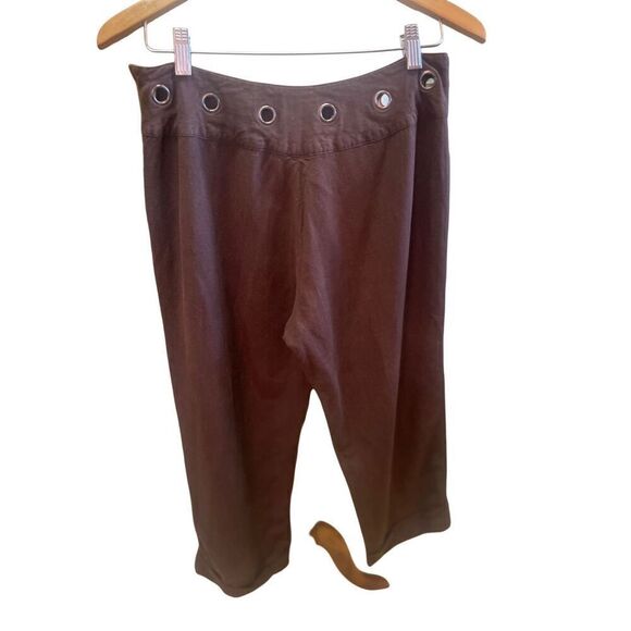 Larry Levine Chocolate Brown Cuffed Capri Pants With Medallions at Waist Fully L - Picture 4 of 9